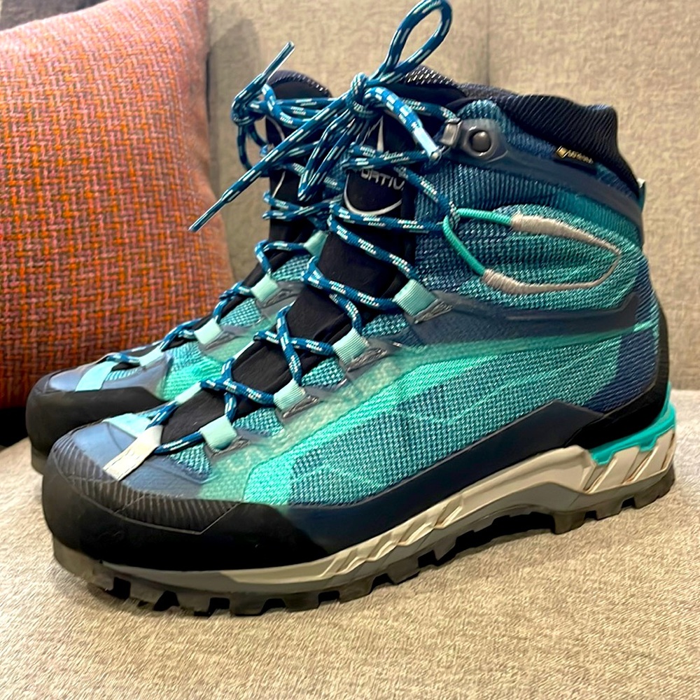 La Sportiva Hiking Boots Womens Size 37